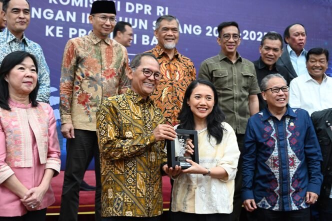 
					Anggota Komisi XI DPR RI Puteri Komarudin dalam Kunjungan Kerja Reses Komisi XI DPR RI ke Kantor Perwakilan Bank Indonesia Provinsi Bali pada Rabu (28/05/2025). Foto : Ist/Andri