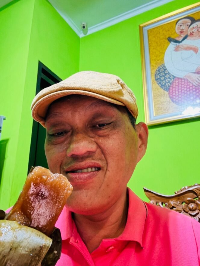 
					Kisah Ketimus: Manisnya Singkong Dalam Balutan Daun Pisang