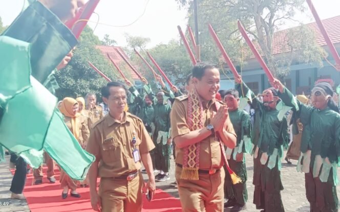 
					Implementasi Literasi Digital di Lampung Selatan Thomas Americo Ajak Guru Bangkit Dari Zona Nyaman Tak Sanggup Silahkan Mundur