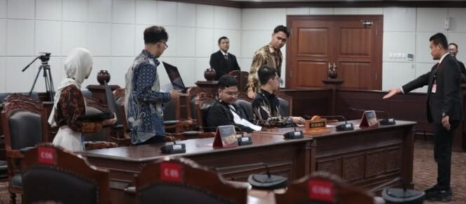 
					Merasa Dirugikan Klien, Pengawasan Advokat Digugat ke MK