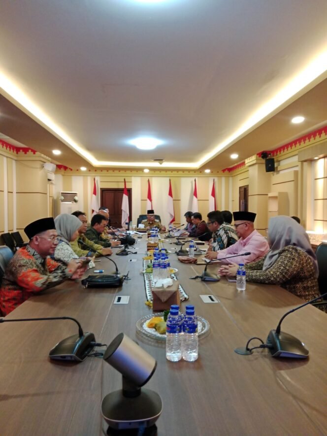 
					Dewan Pendidikan dan Gubernur Lampung Sepakat Bahas Program Kerja untuk Lima Tahun Kedepan