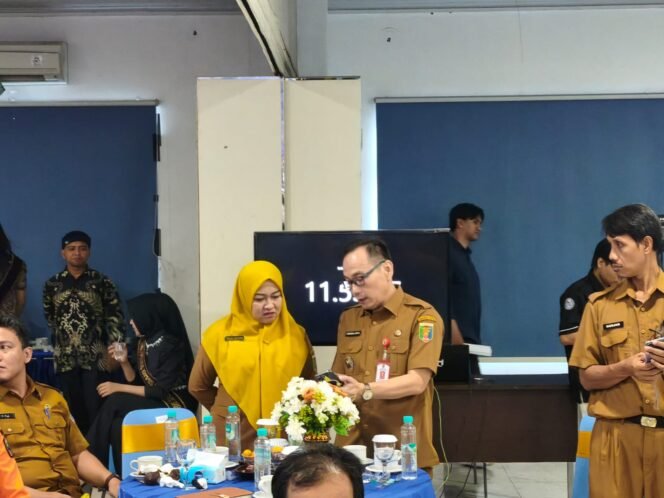 
					Ketika Levi Minta Pandangan Tak Terhalang, Jurnalis Justru Tersingkir