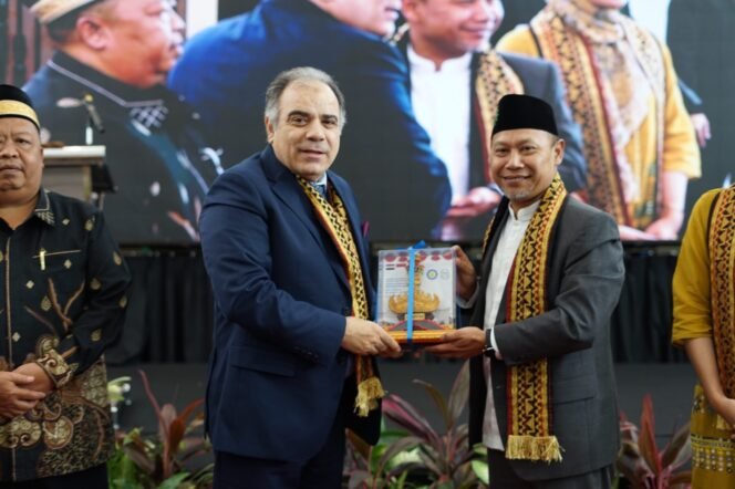 
					Deputi Kemenko PMK Tegaskan Peran Strategis Ulama dalam Perdamaian Dunia pada Seminar Internasional Ulama di Lampung