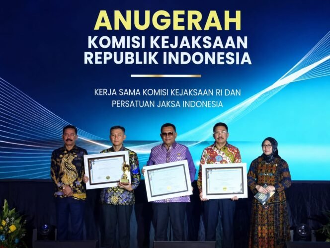 
					Kejati Lampung Jadi Nomor 1 Nasional, Danang Suryo Wibowo: Bukti Kerja Keras Insan Adhyaksa