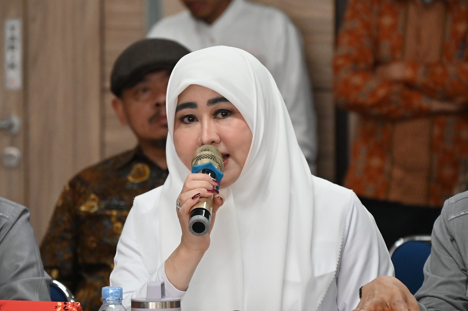 Anggota Komisi VIII DPR Lisda Hendrajoni saat mengikuti Kunjungan Spesifik ke Unit Percetakan Al-Quran di Ciawi, Bogor, Kamis (20/8/2026). Foto : Ria/Alma